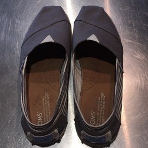 Men’s TOMS barely worn great condition